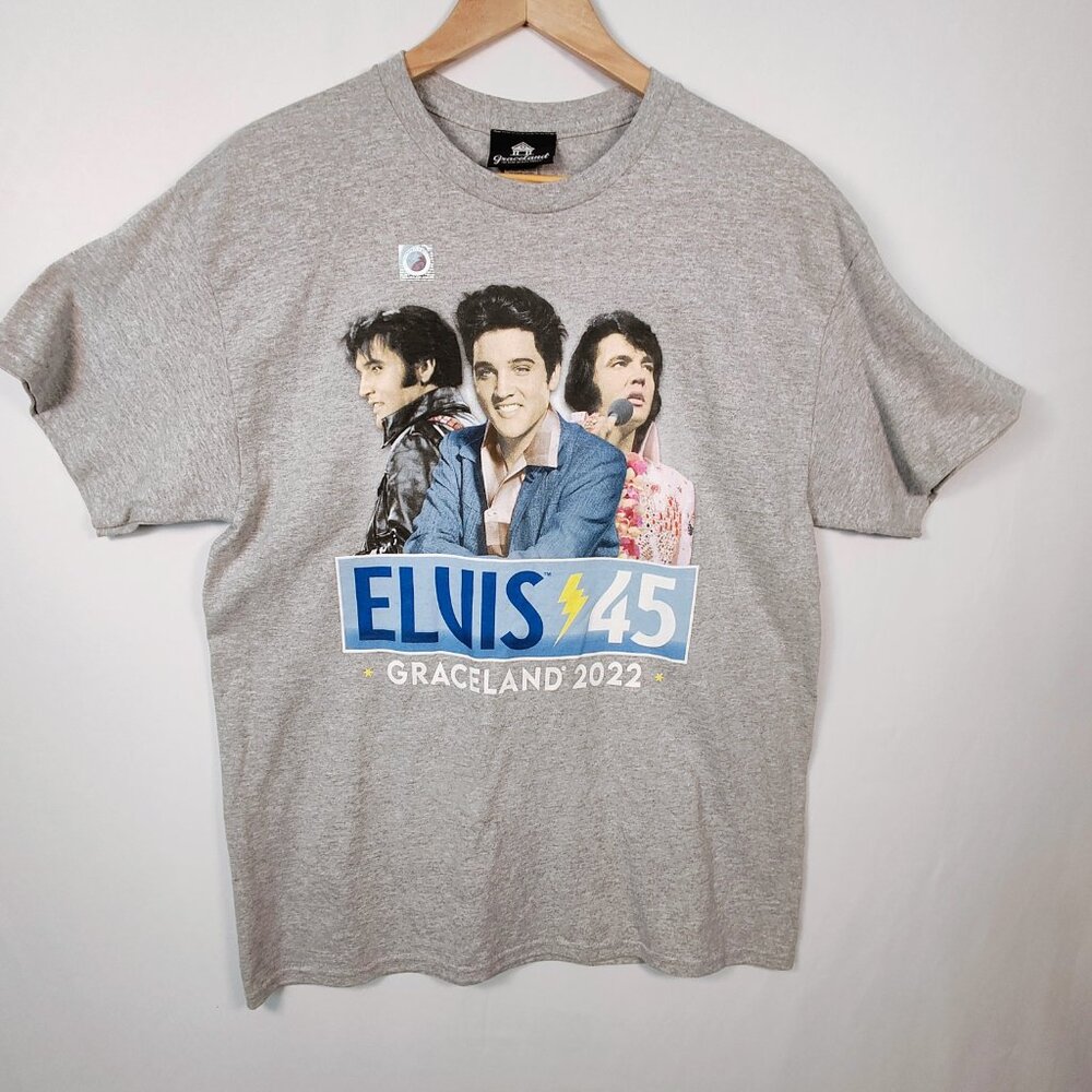 Graceland Women's Large Elvis Presley 45 Graceland 2022 T-Shirt‎ NWOT